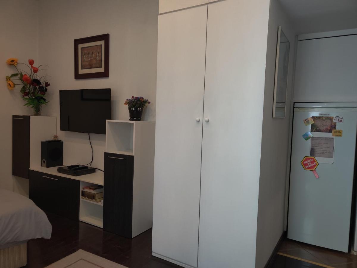 Slavija Square Apartment Cvetni Trg Belgrado Esterno foto